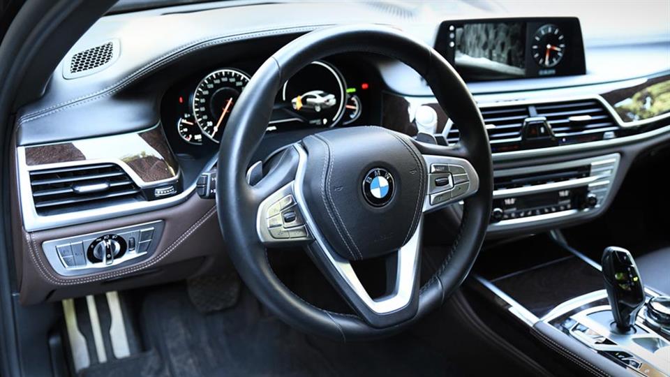 کابین و امکانات ب ام و 730Li